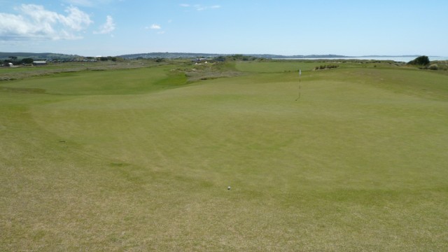 The 10th green at Barnbougle Dunes