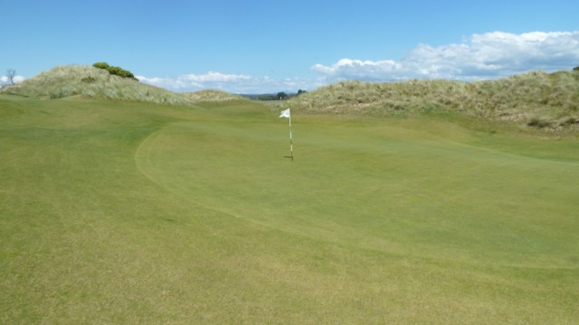 The 5th green at Barnbougle Dunes