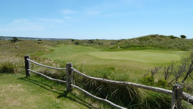 The 6th green at Barnbougle Dunes