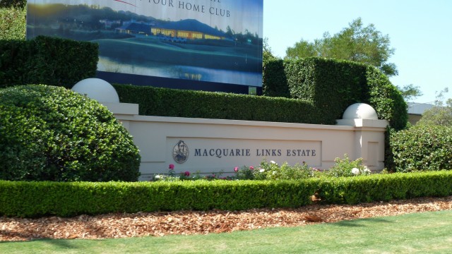 Entrance to Macquarie Links