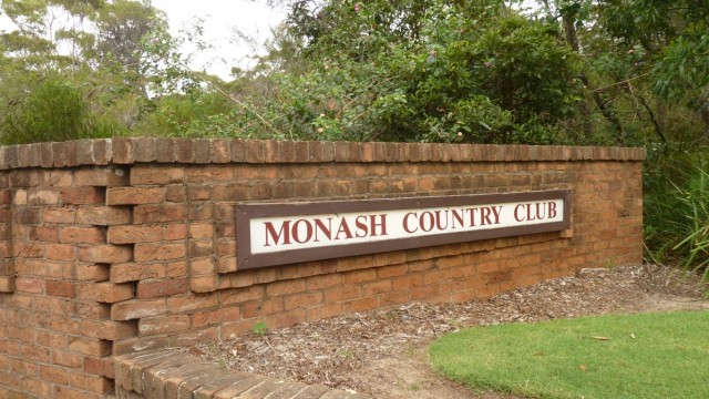 Entrance to Monash Country Club