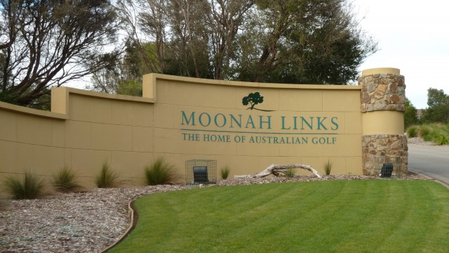 Entrance to Moonah Links