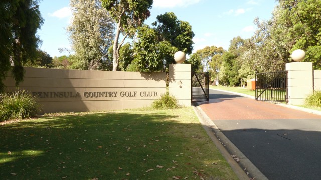 The entrance to Peninsula Kingswood Country Golf Club