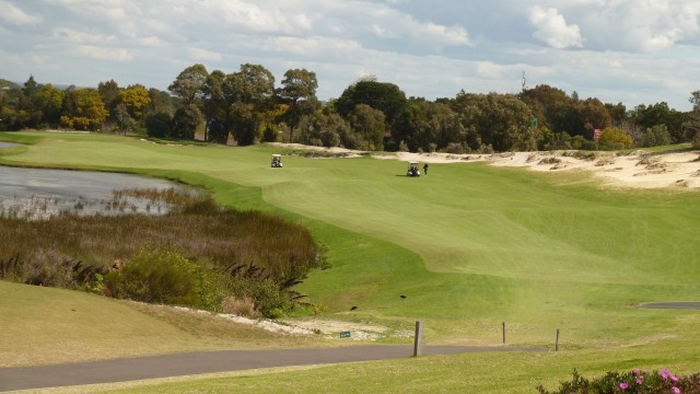 The 1st tee at The Lakes Golf Club