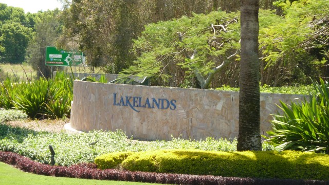 The entrance to Lakelands Golf Club