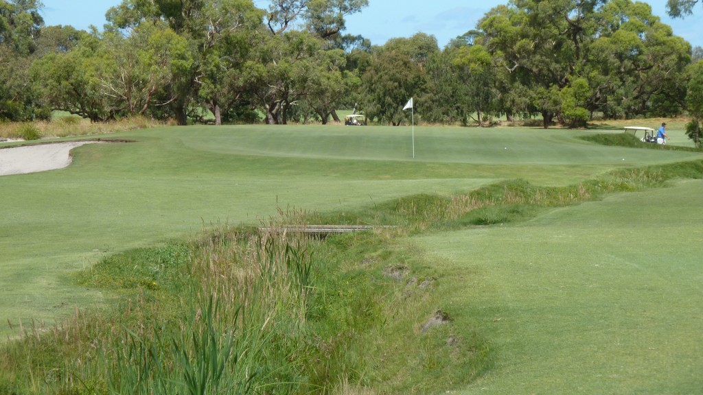 The 1st green at Peninsula Kingswood Country Golf Club South