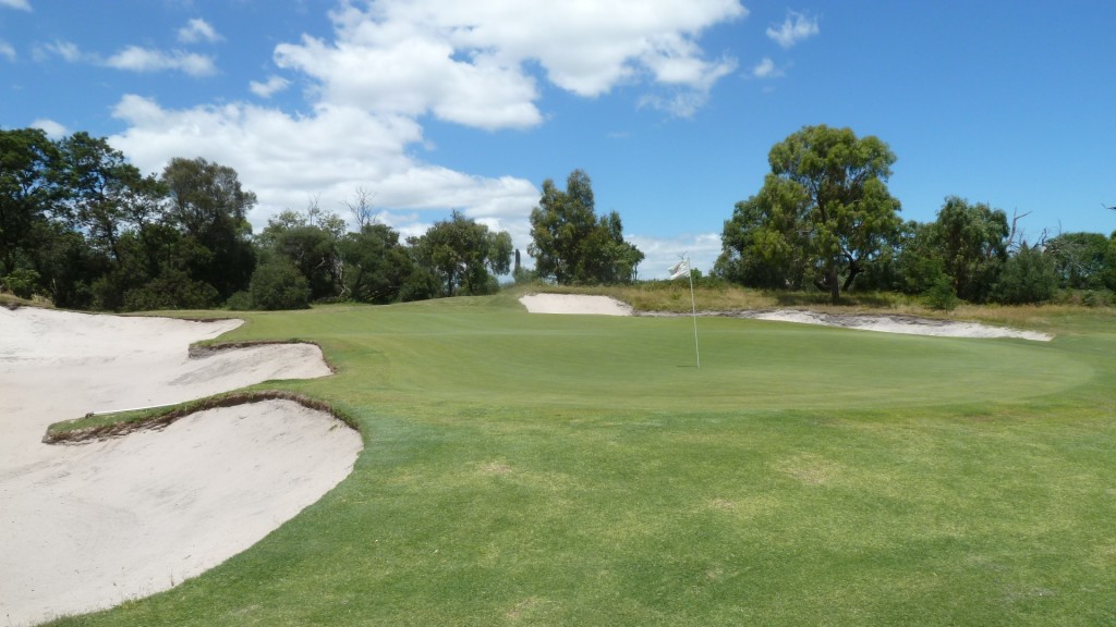 The 8th green at Peninsula Kingswood Country Golf Club South