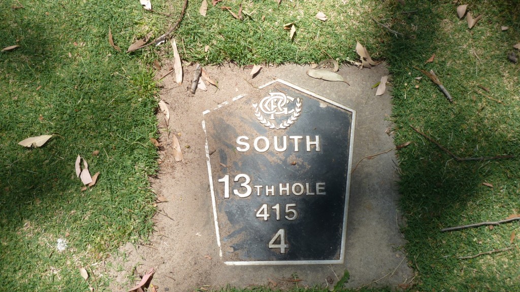 Tee marker at Peninsula Kingswood Country Golf Club South