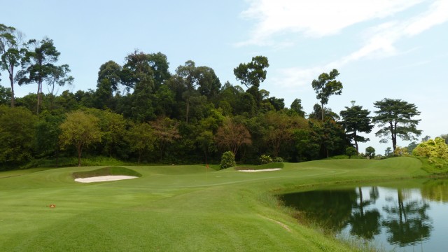 The 1st green at Ria Bintan Golf Club Ocean Course