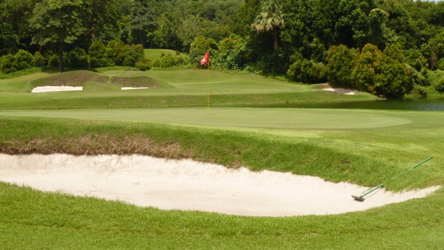 The 4th green at Ria Bintan Golf Club Ocean Course