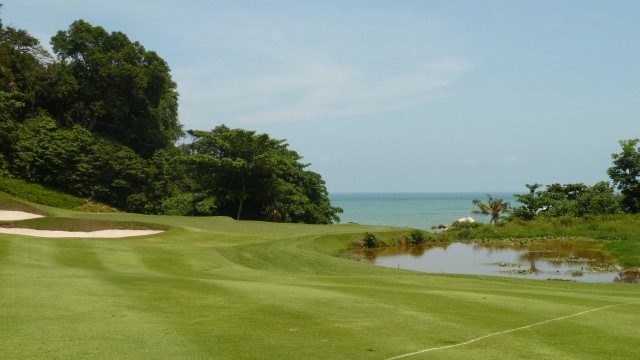 The 7th green at Ria Bintan Golf Club Ocean Course