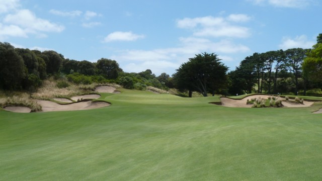 The 10th green at The National Golf Club Old Course