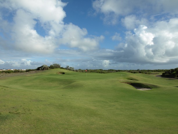 The 14th green at Links Kennedy Bay