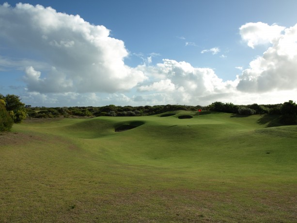 The 16th green at Links Kennedy Bay