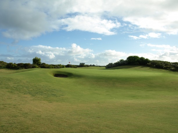 The 17th green at The Links Kennedy Bay