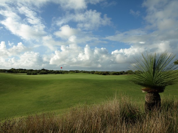 The 18th green at The Links Kennedy Bay