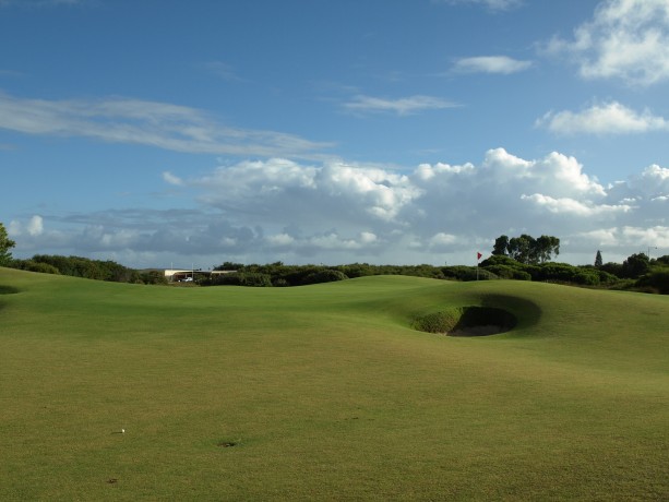 The 18th green at The Links Kennedy Bay