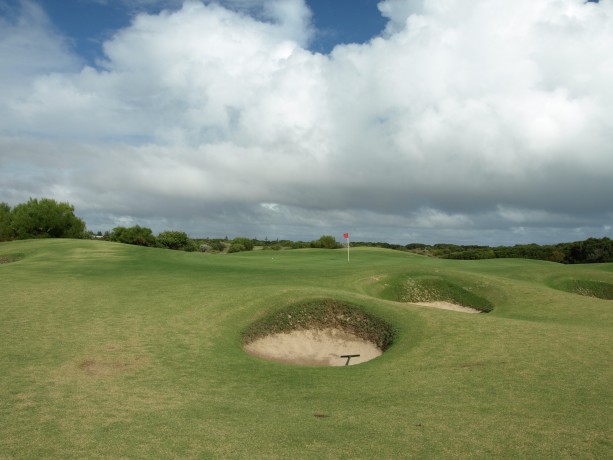 The 8th green at The Links Kennedy Bay