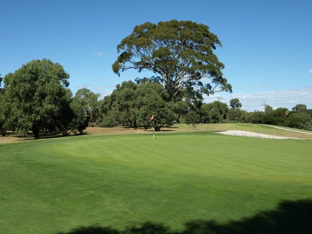 The 7th green at Long Island Country Club