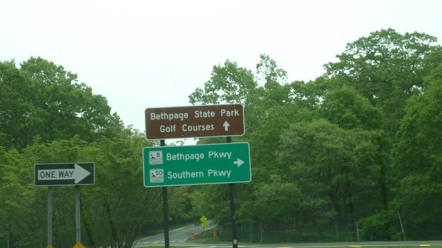 Roadsign to Bethpage State Park