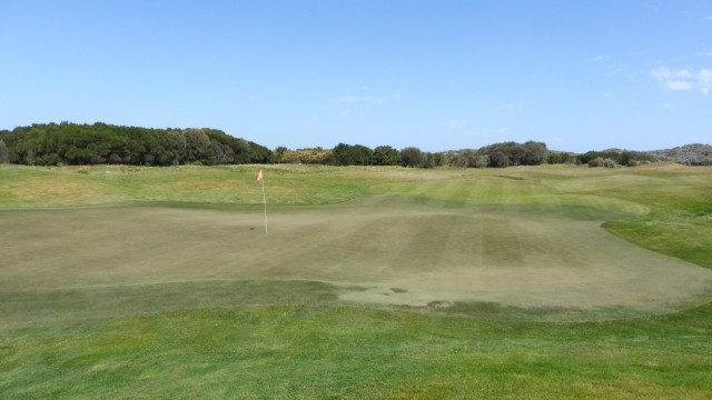 The 18th green at Thirteenth Beach Golf Links Beach Course