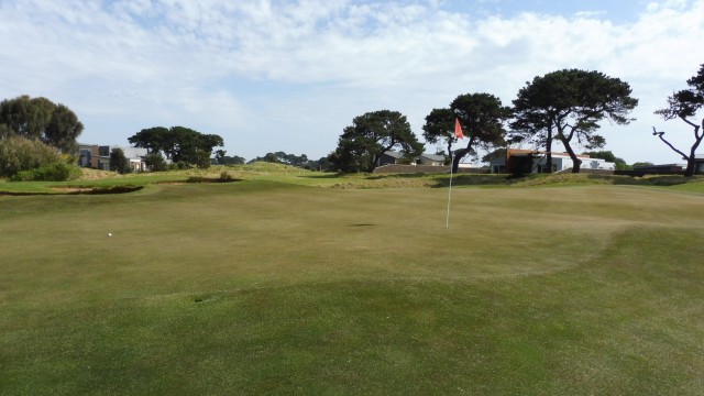 The 1st green at Thirteenth Beach Golf Links Beach Course