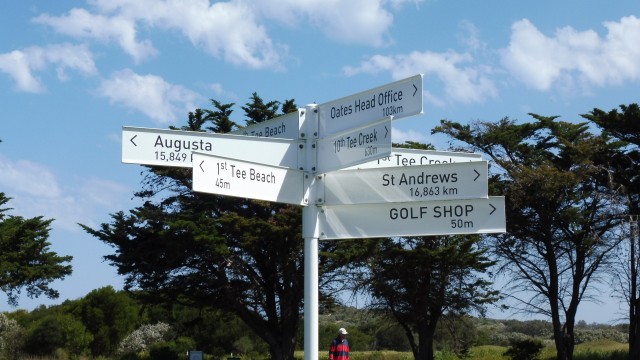 Golf signpost at Thirteenth Beach Golf Links