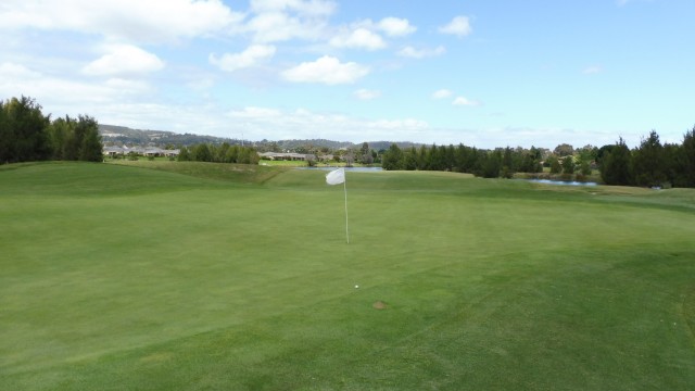 The 6th Green at Waterford Valley Golf