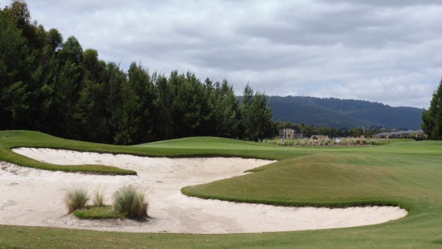 The 8th Green at Waterford Valley Golf