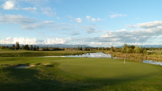 The 15th green at Yering Meadows Nursery Course