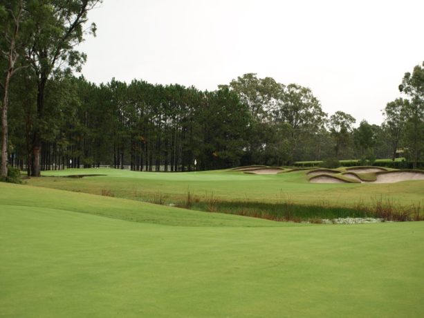 The 1st green at Pacific Dunes Golf Club