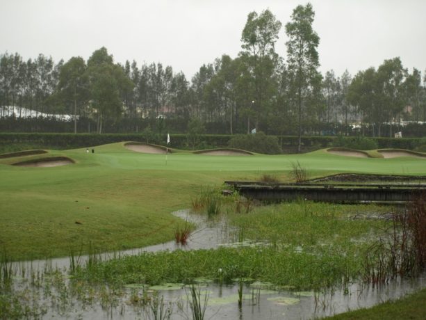 The 5th green at Pacific Dunes Golf Club