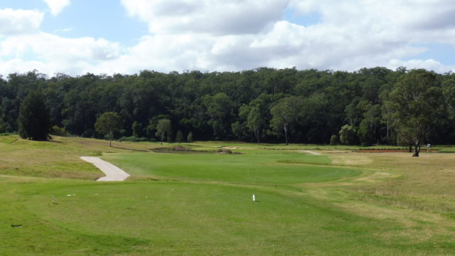 The 4th tee at Riverside Oaks Golf Resort Bungool Course