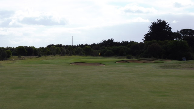 The 11th green at Thirteenth Beach Golf Links Creek Course