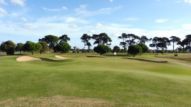 The 9th green at Thirteenth Beach Golf Links Creek Course