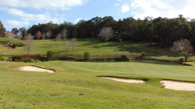 The 18th green at Araluen Golf Resort