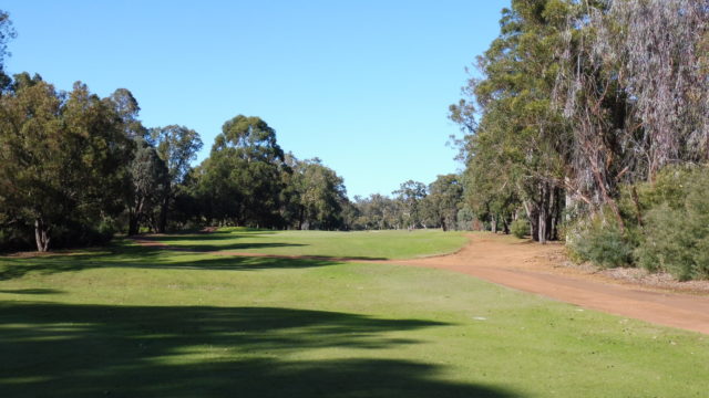 The 1st tee at Araluen Golf Resort