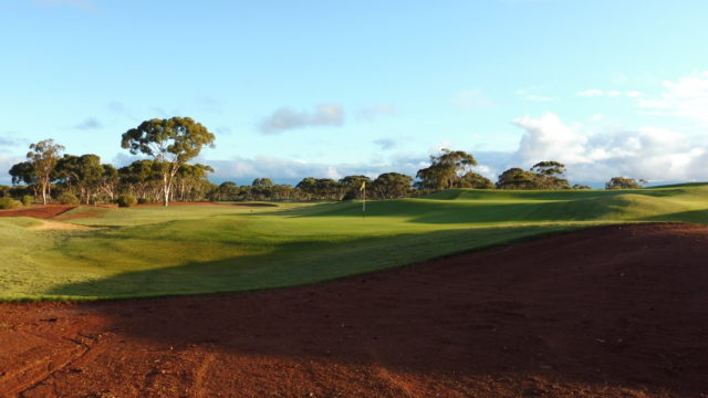 The 9th green at Kalgoorlie Golf Club