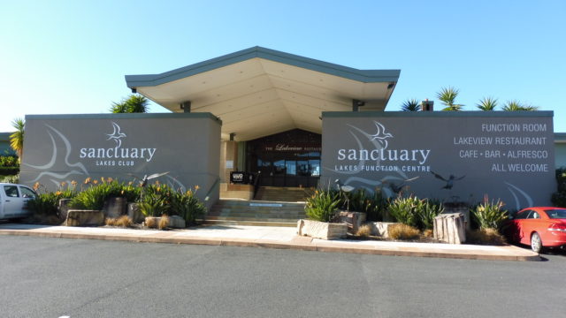 Clubhouse at Sanctuary Lakes Golf Club