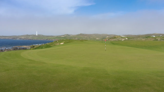 The 2nd green at Cape Wickham Links