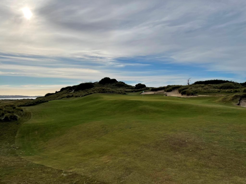 Steep slopes around the 15th green at Barnbougle Dunes